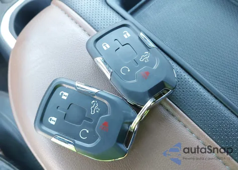 2021 Chevrolet Silverado 1500 2Wd Short Bed High Country z USA, uszkodzony, nr VIN 1GCPWFED8MZ304111